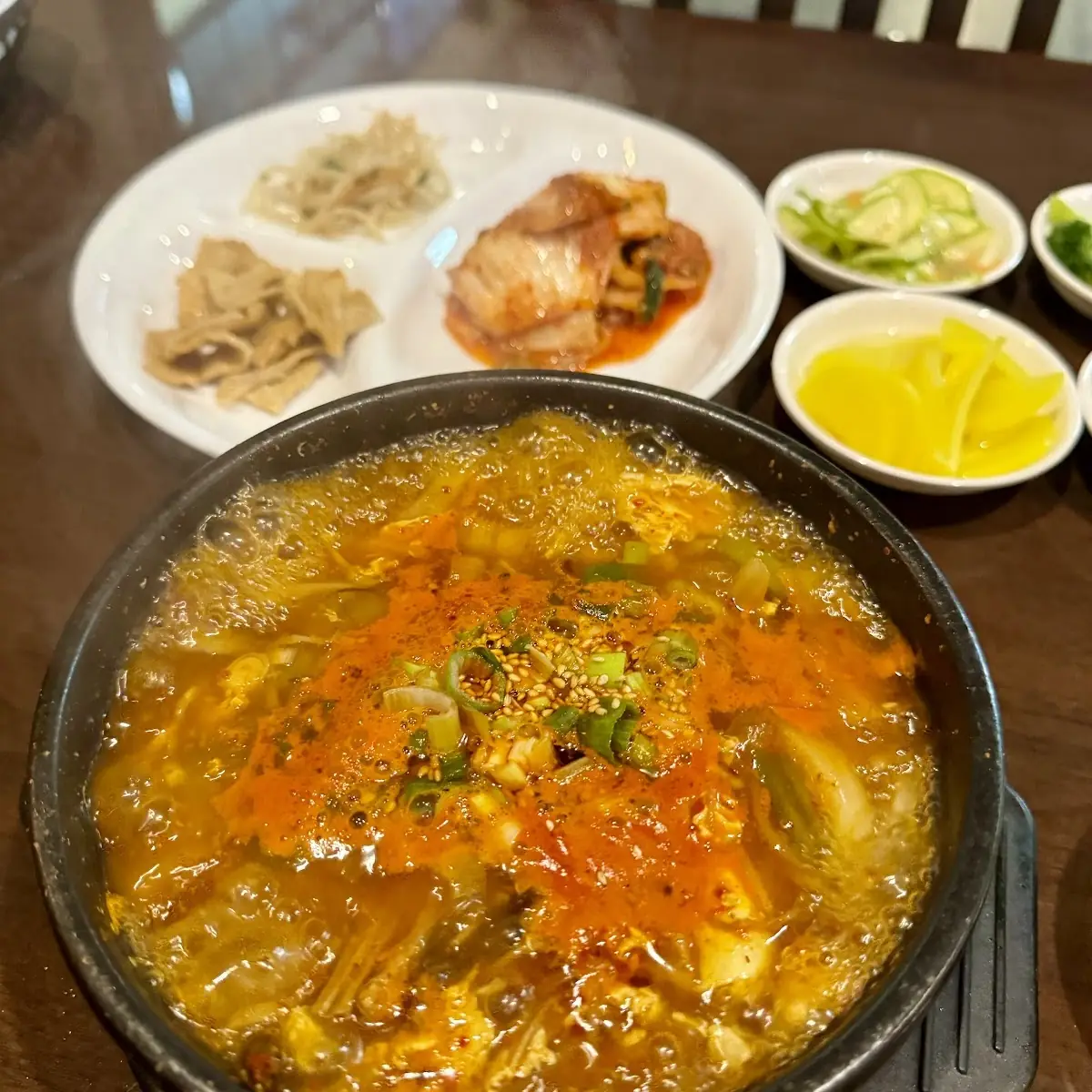 육개장 spicy beef stew 牛肉辣汤